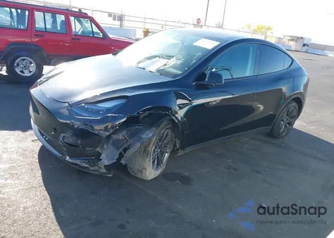 2025 Tesla Model Y from USA, damaged, VIN 7SAYGDED1SF217131